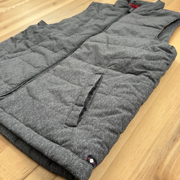 Gray Herringbone Zip Up Puffer Vest With Red Inner Lining 2 Exterior Pockets - Picture 4 of 12